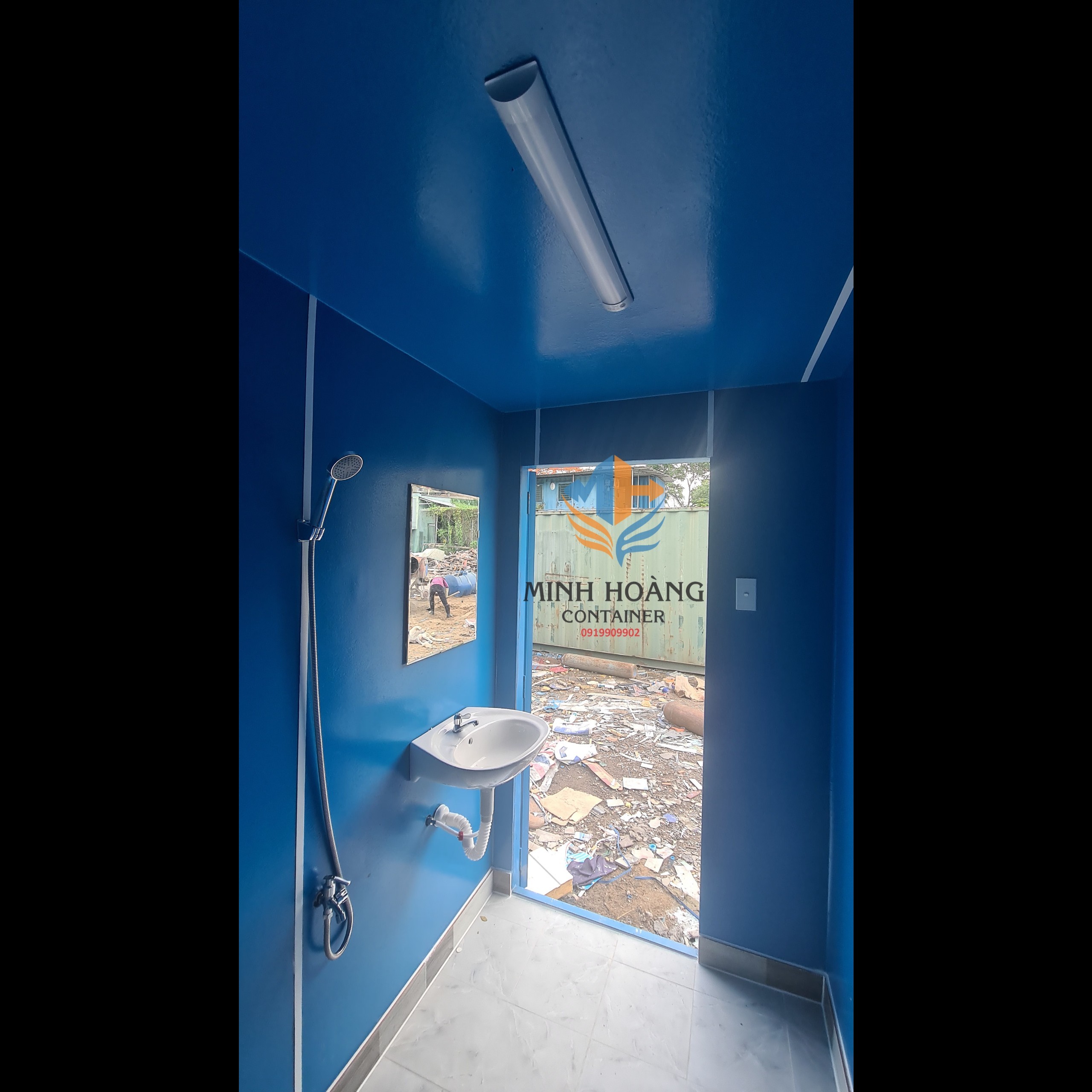 Container toilet 10 feet dùng cho văn phòng, nhà ở chia thành 2 phòng đầy đủ thiết bị